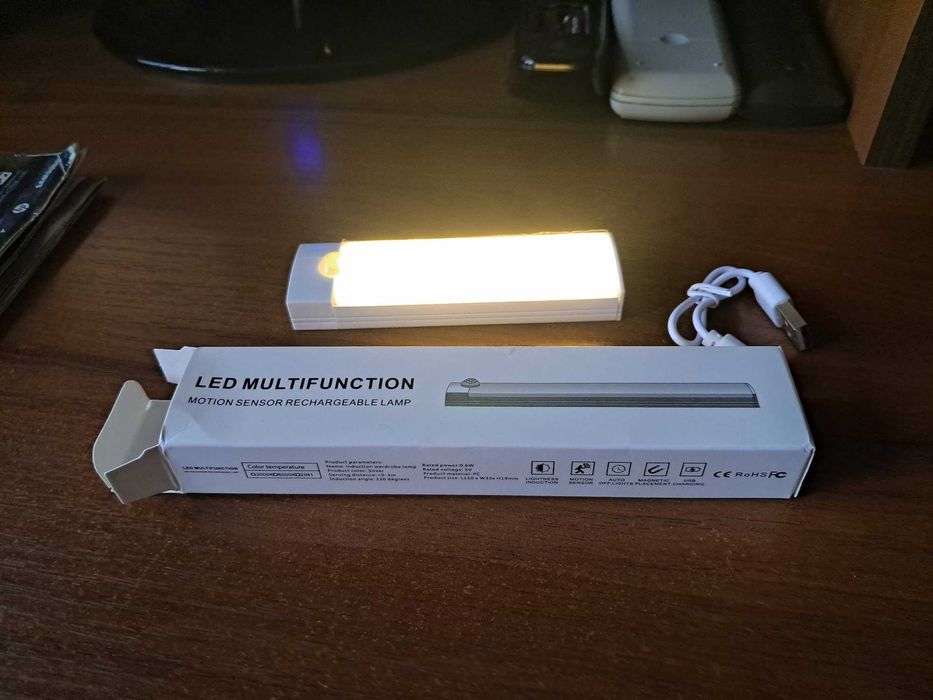 Перезаряжаемые LED-светильники с датчиком движения.