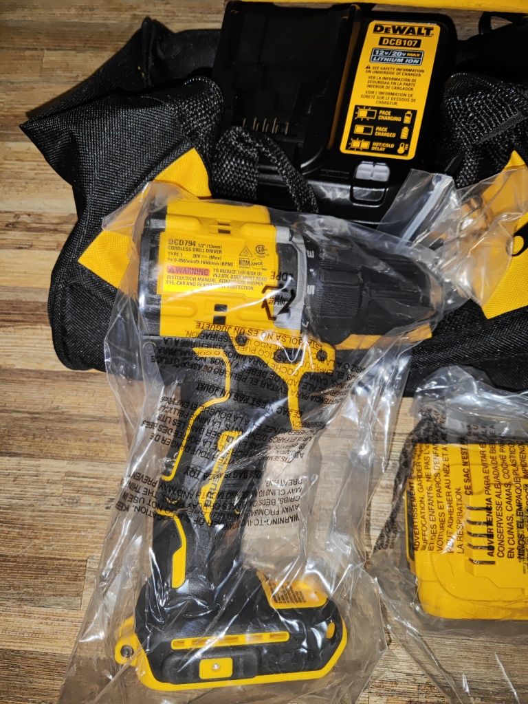 Безщітковий Дриль шуруповерт DEWALT DCD794D1