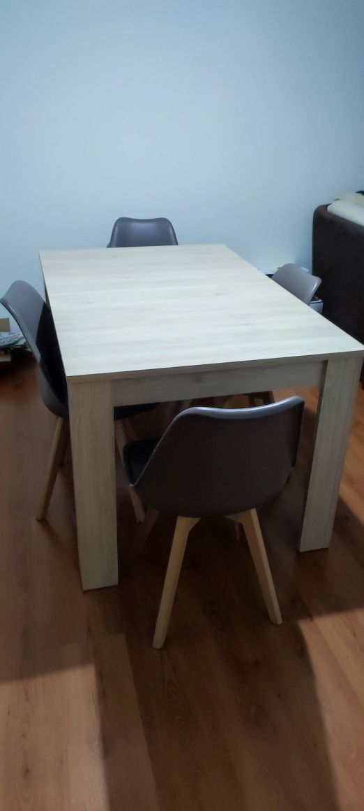 Mesa de sala (140cmx90cm extensível até 190cmx90) +4 cadeiras