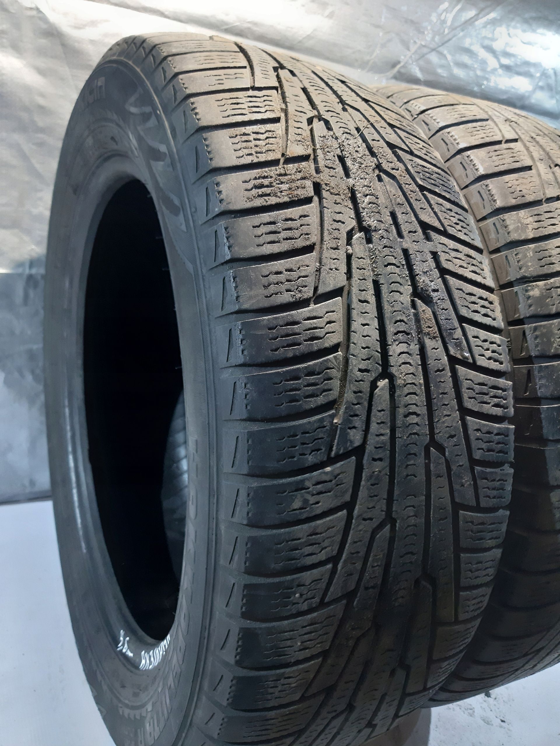 Opony Zimowe 2x Nokian Hakkapeliitta R 215/60 R17/100r