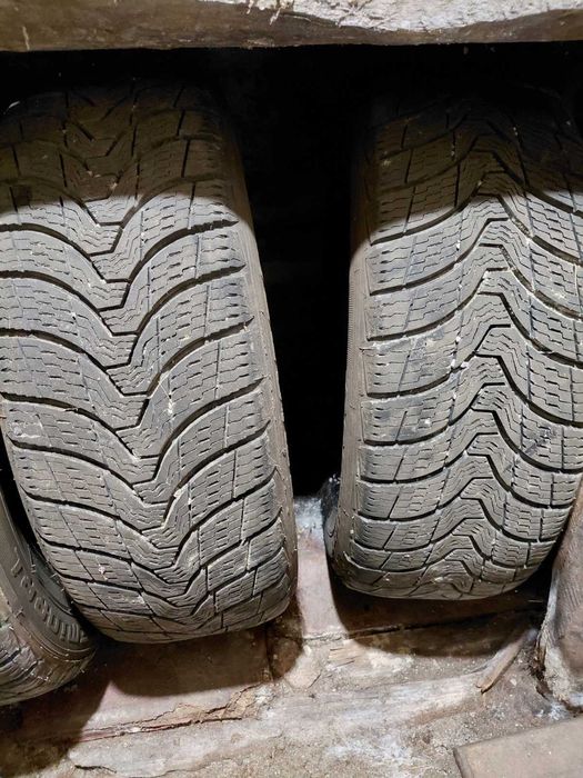 Продам шини зимові 205 55  16