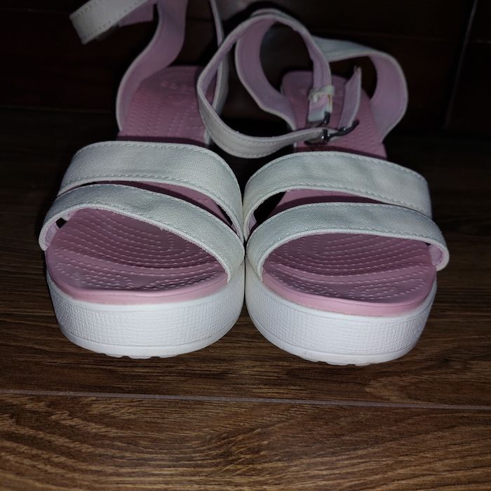 Босоножки Crocs W10