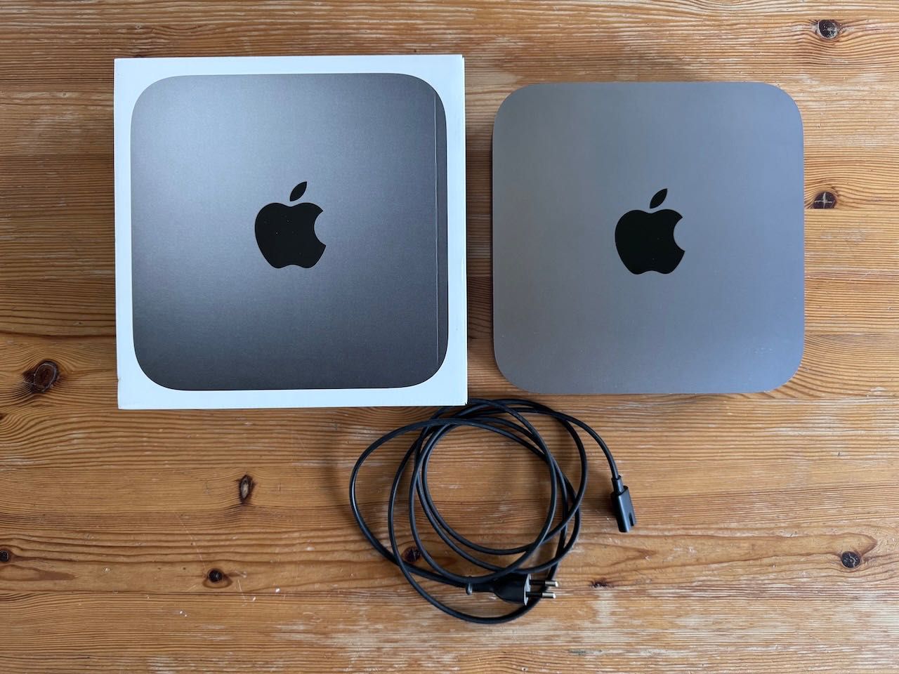 Apple Mac mini 2018. Model A1993