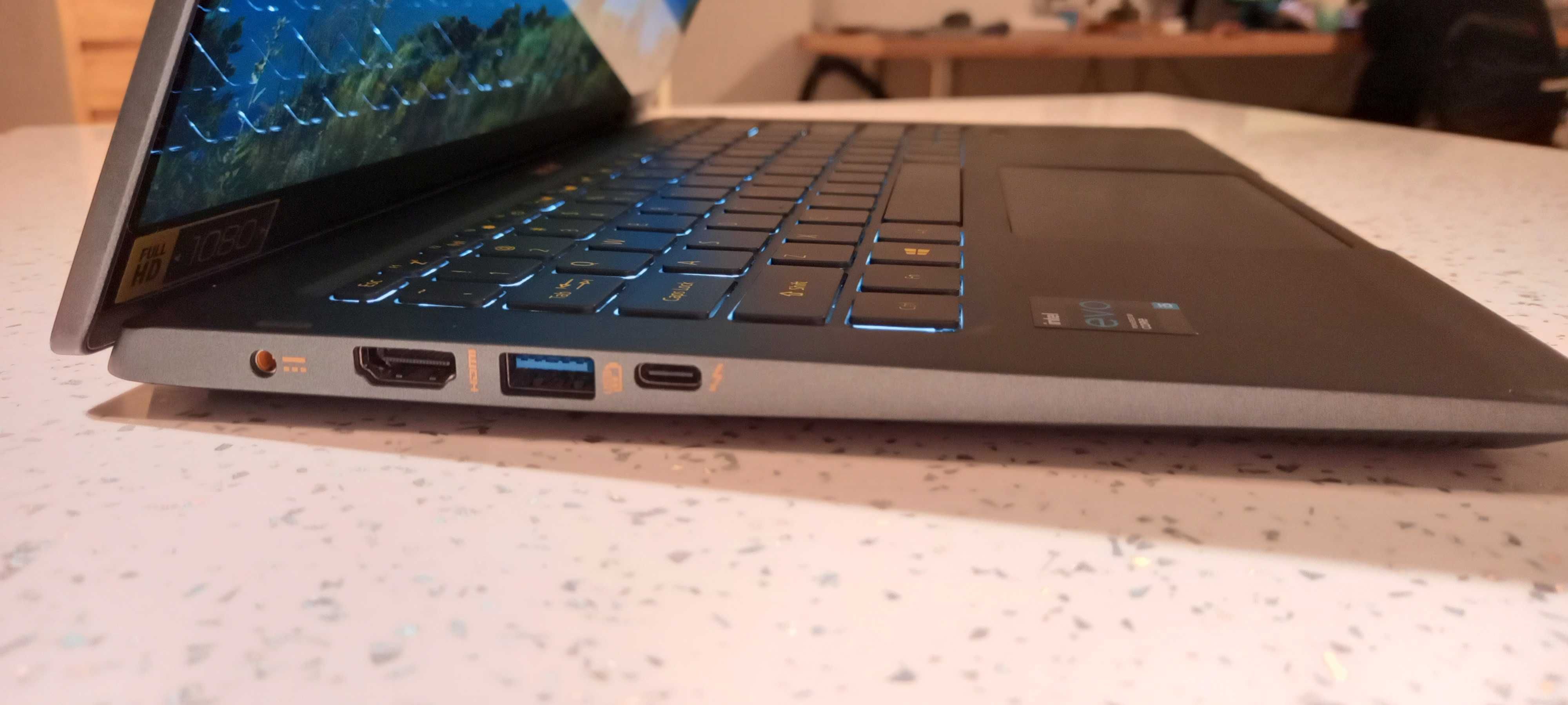 mało używany laptop ultrabook Acer Swift 5 // 256 GB // 8 GB RAM