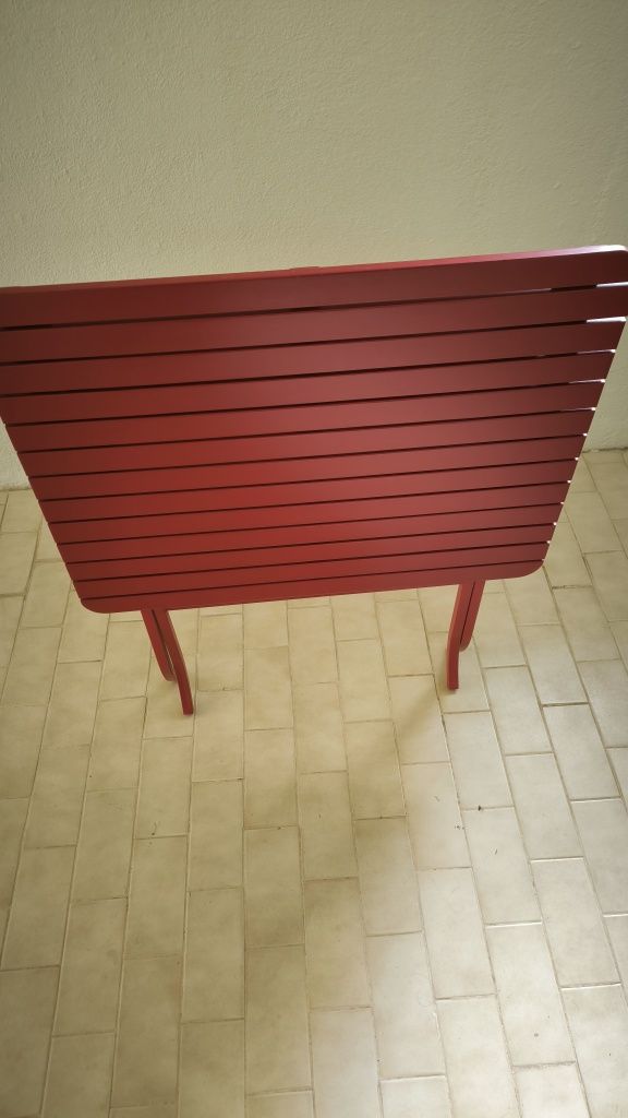 Mesa em muito bom estado