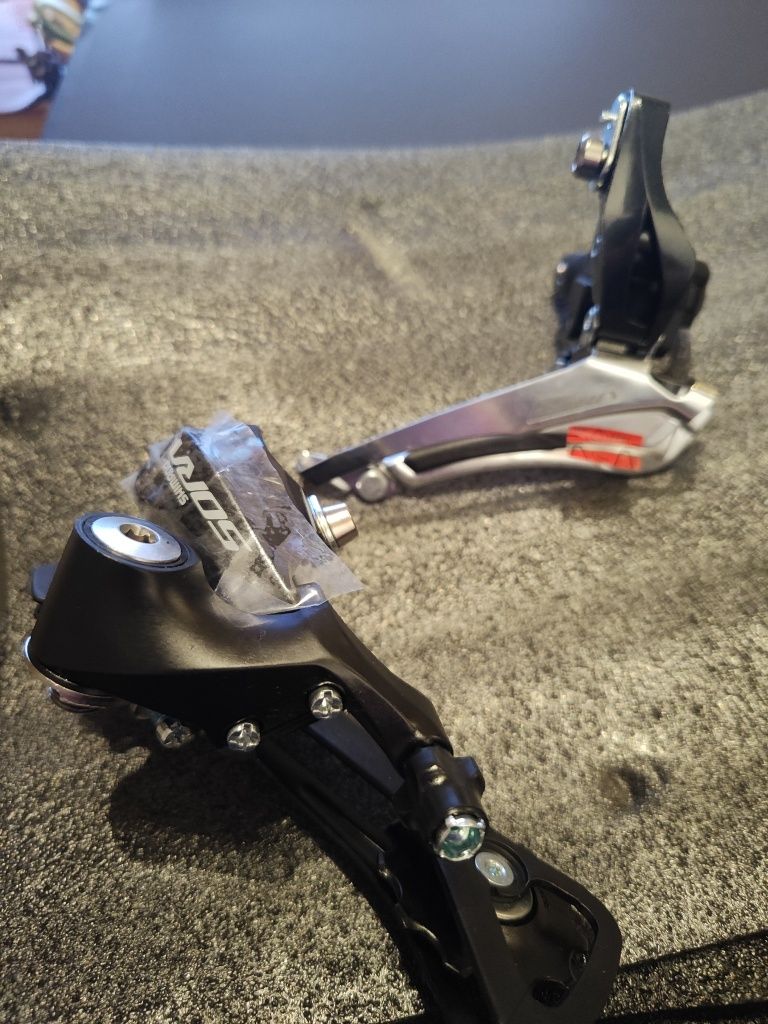 Przerzutka tył i przód Shimano Sora R3000.