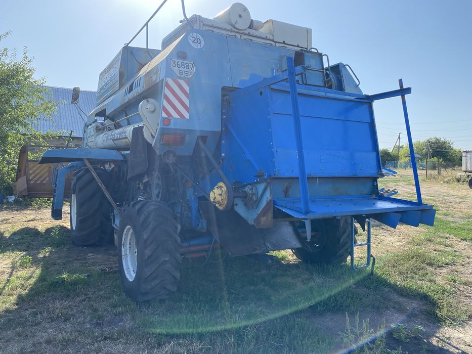 Комбайн Славутич КЗС-9-1