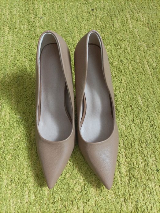 Sapatos salto alto novos tam 39