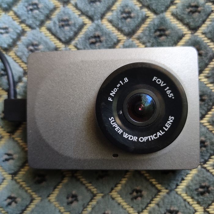 Видеорегистратор Xiaomi Yi Smart Dash Camera.