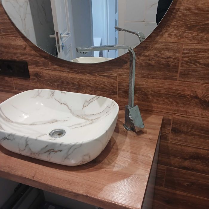 умивальник в комплекті з сифоном