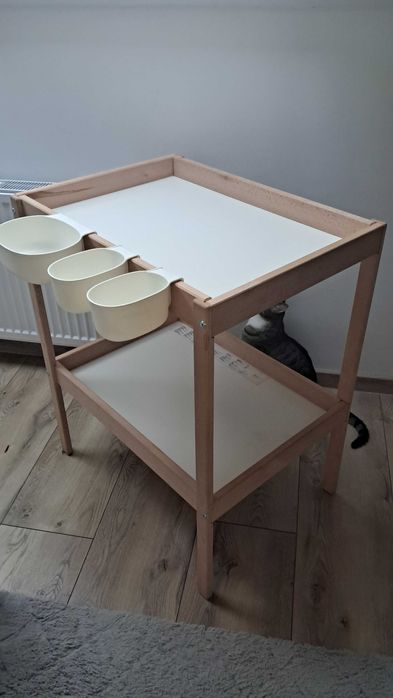Przewijak Ikea z pojemnikami