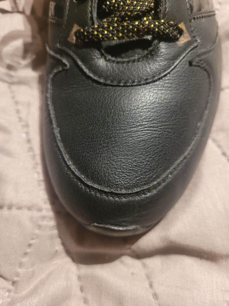 Skórzane adidasy