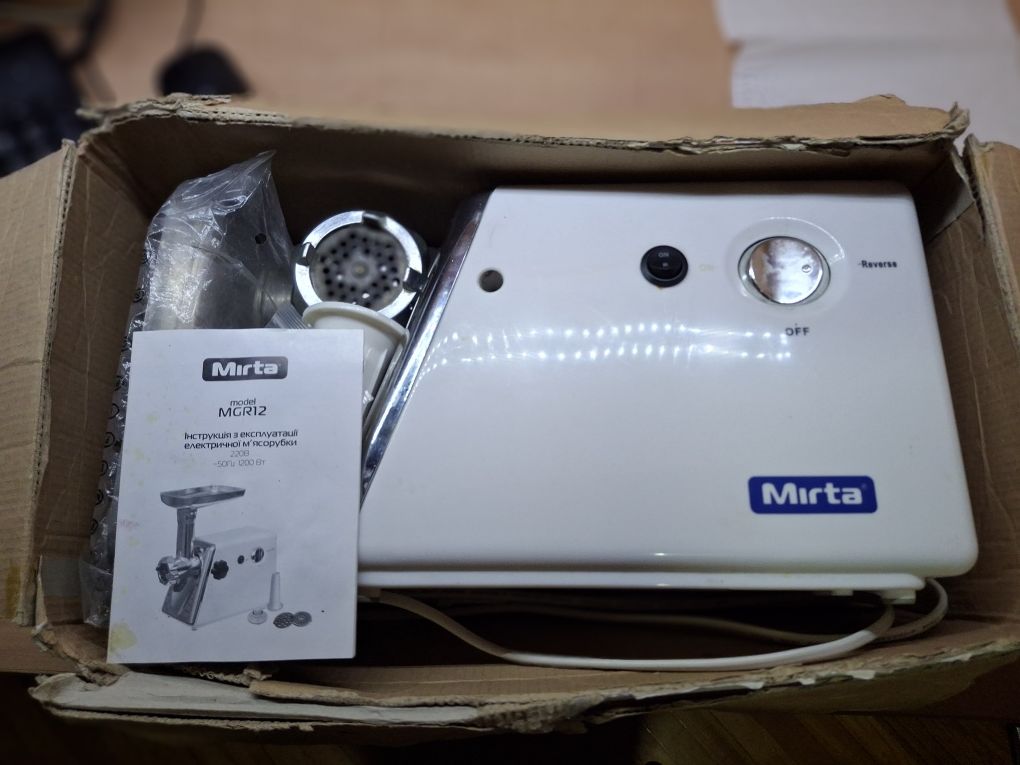 М'ясорубка MIRTA MGR 12