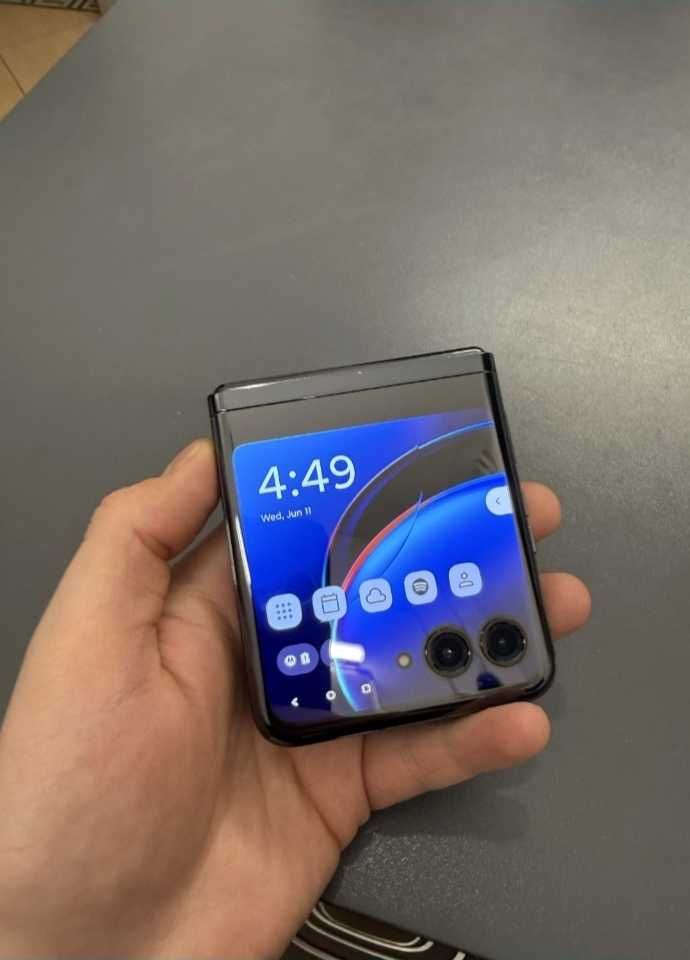Смартфон Motorola Razr Plus 2023 8/256GB