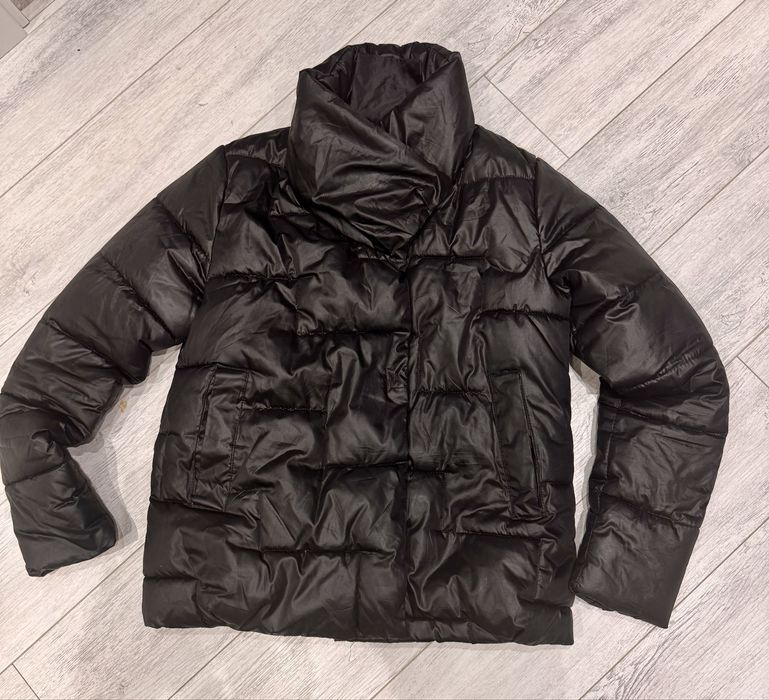 Чорна куртка в хорошому стані