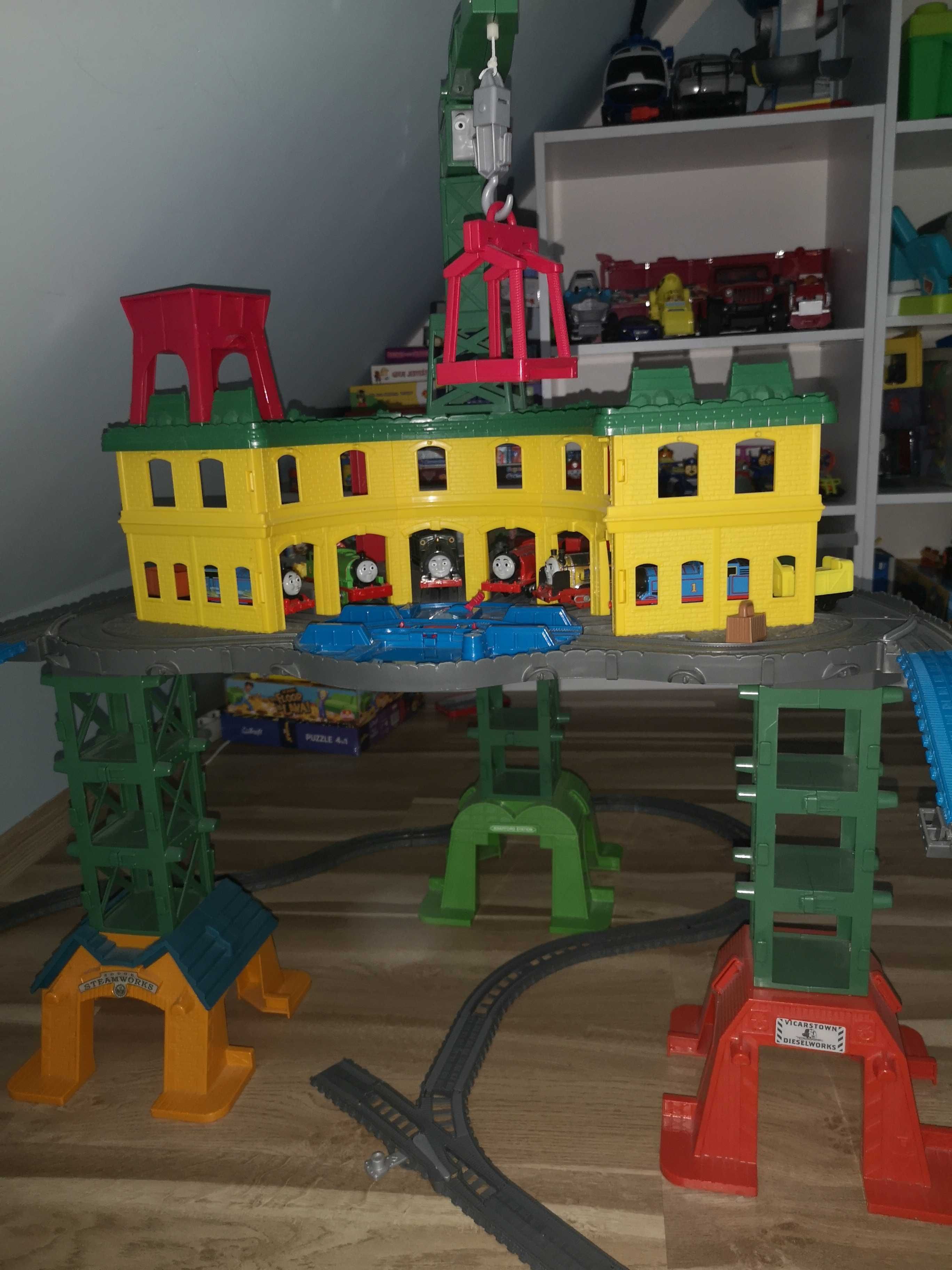 Tomek i przyjaciele Super stacja, domkowo mega zestaw torów