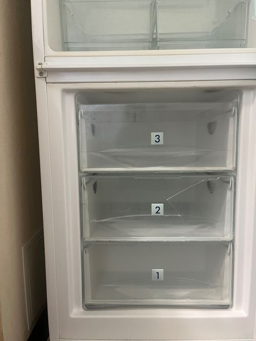 Холодильник LIEBHERR ( мотор не працює)