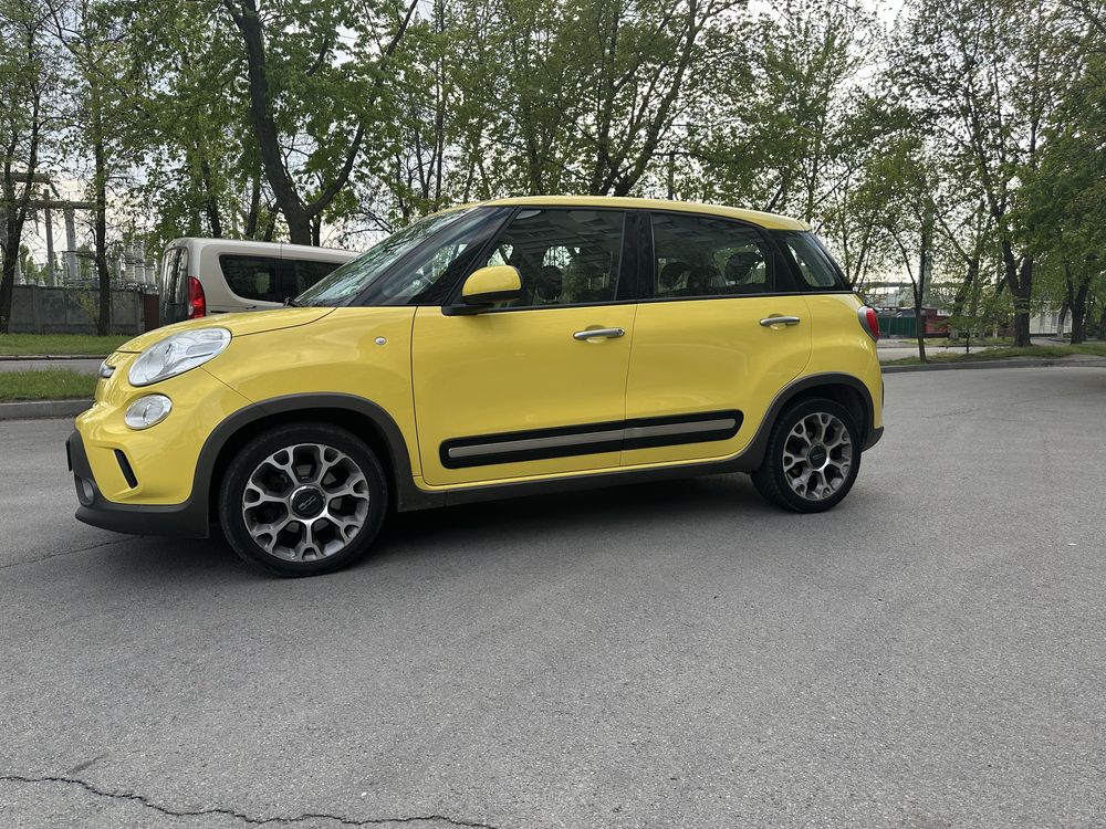 Fiat 500L 2016 року перша реєстрація 2017