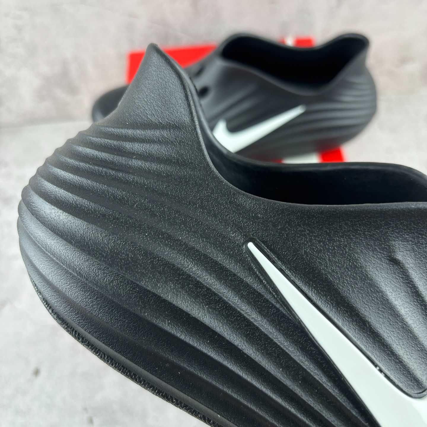 Кросівки шльопанці Nike ReactX Rejuven8