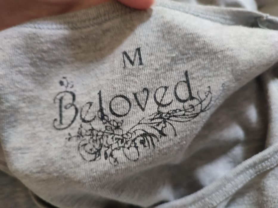 Bluzka z narysowanym gorsetem marki Beloved