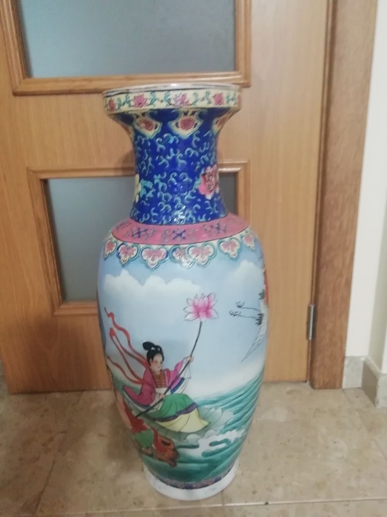Jarra cerâmica com desenhos asiáticos