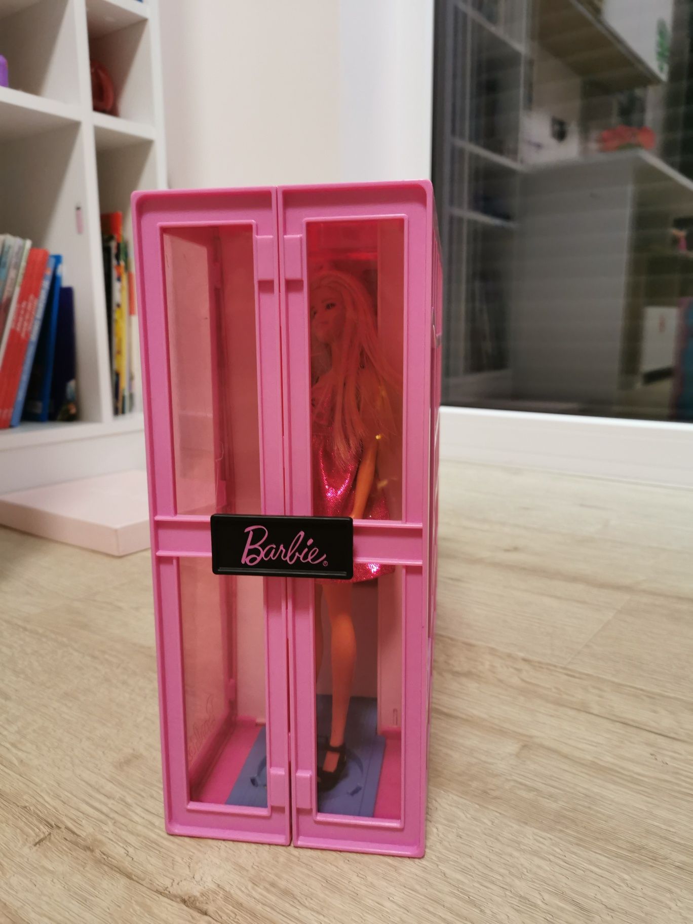 Szafa Barbie w dobrym stanie
