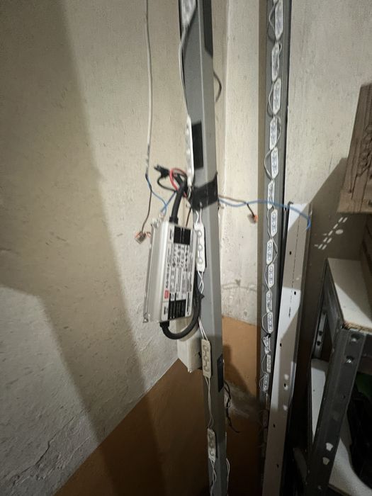 Konstrukcja pod szyld reklamowy z podswietleniem led okolo 5m