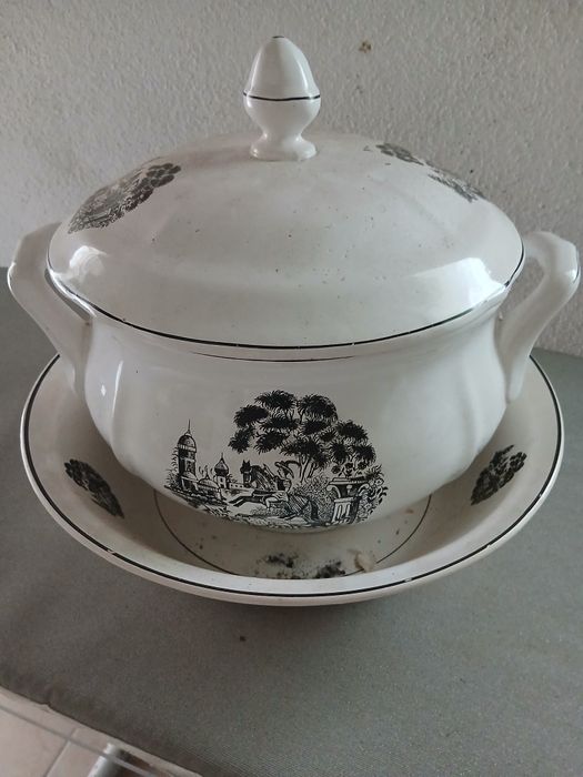 Terrina antiga bonita