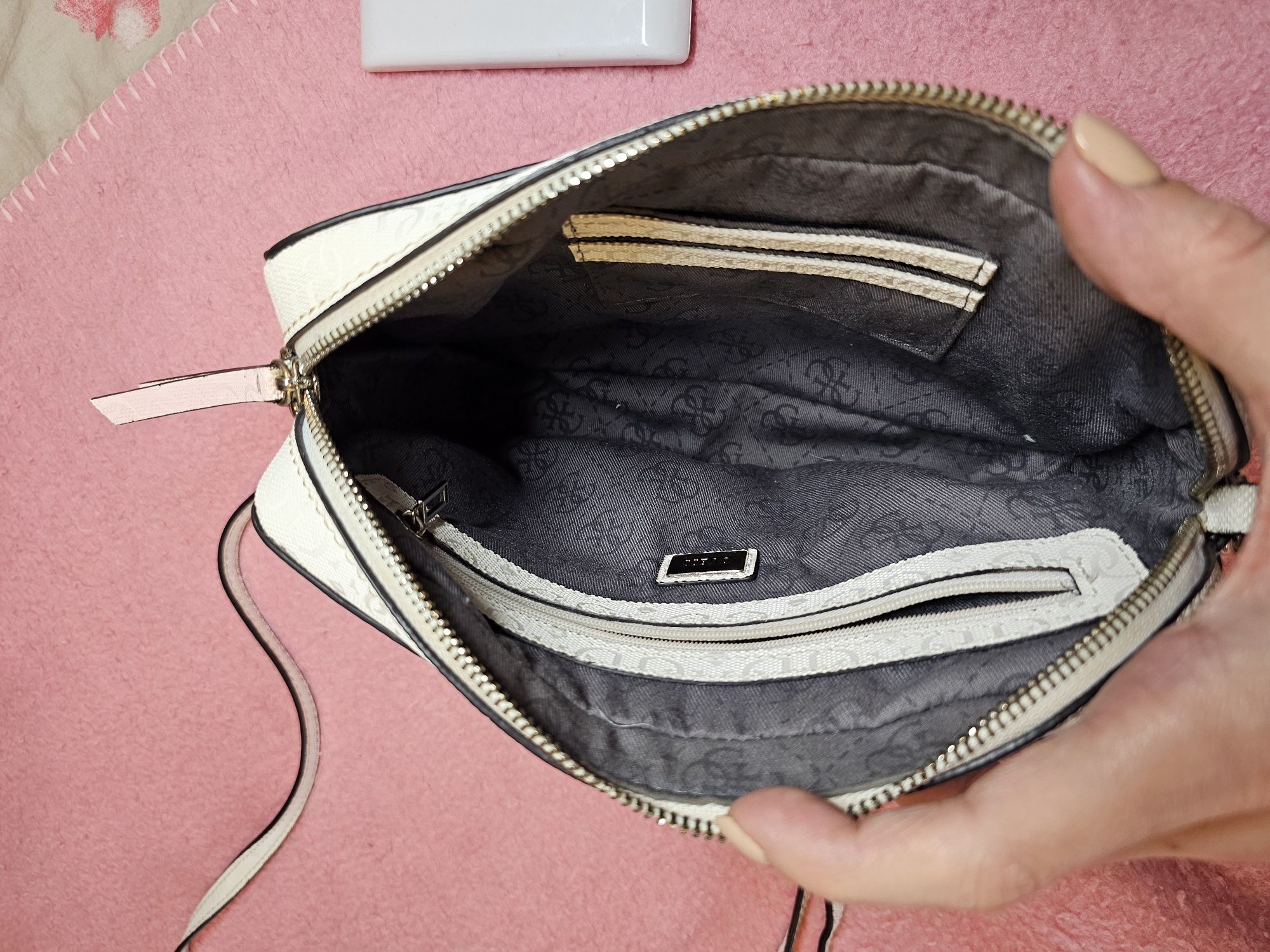 Torebka Guess crossbody