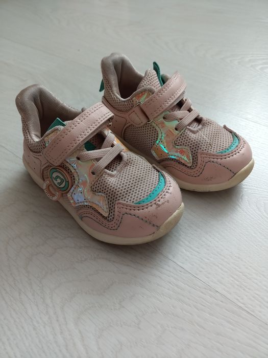 Кросівки розмір 24