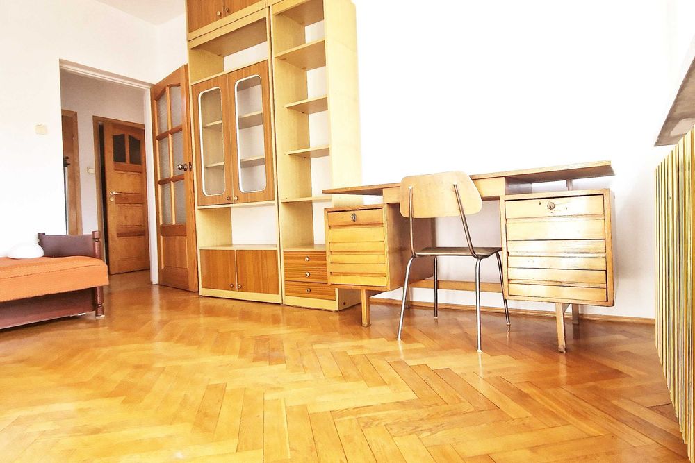 Duży pokój do wynajęcia, bez dodatkowych opłat.