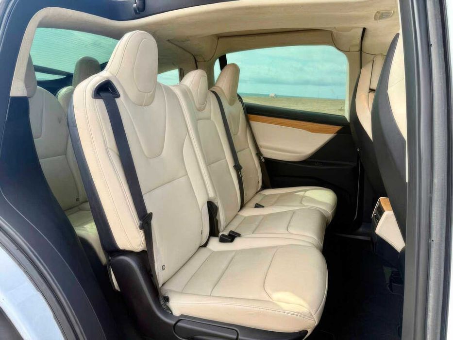 Tesla Model X 75D      2018