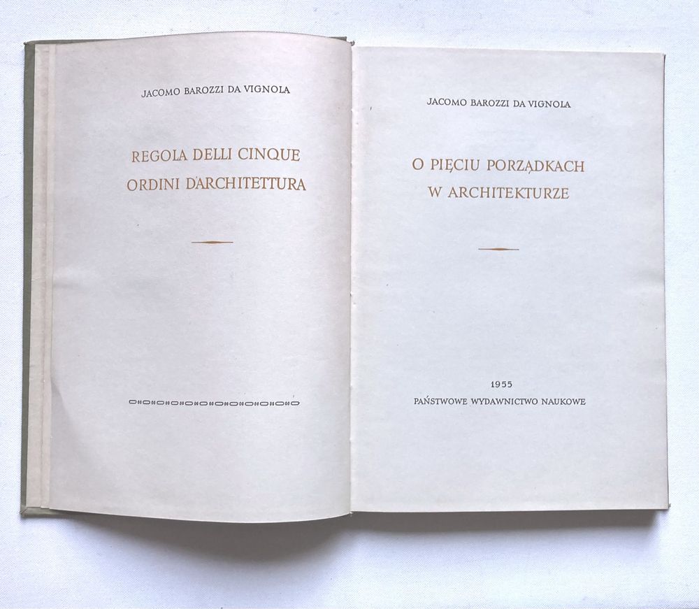 Stara książka Tablice Vignola O pięciu porządkach w architekturze 1955