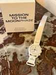 Kolekcja Moonphase: Omega x Swatch Snoopy SO33W700
