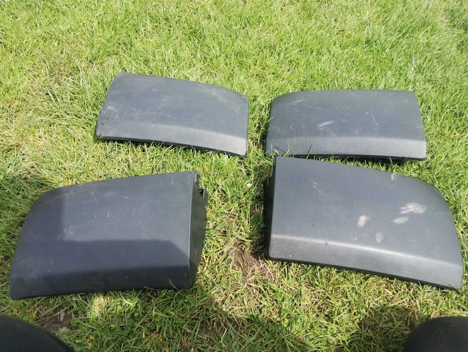 Заглушки під сидіння