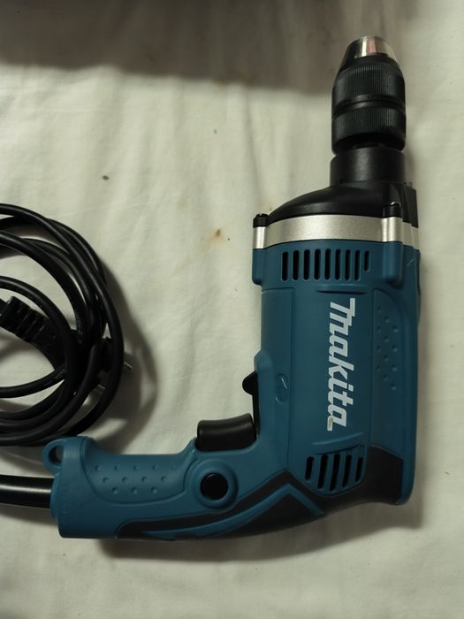Berbequim Makita HP-1631 como novo