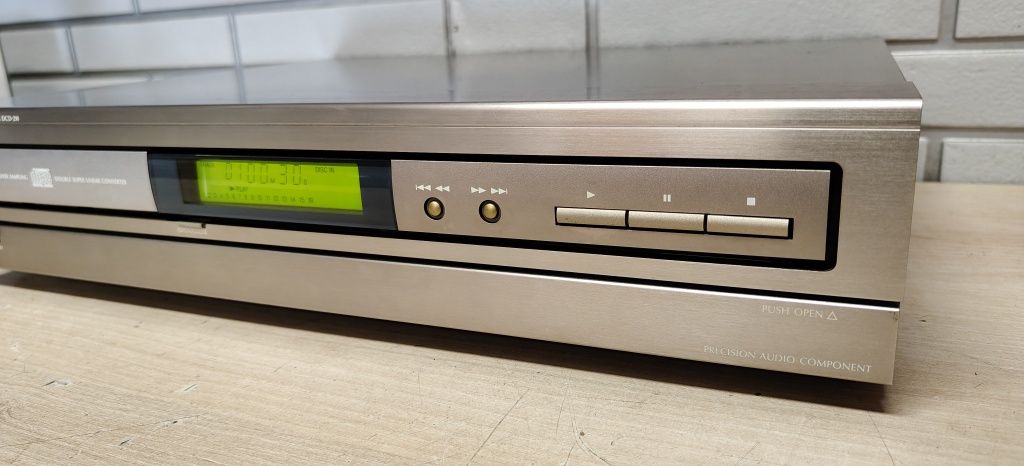 Odtwarzacz CD player DENON DCD-210.