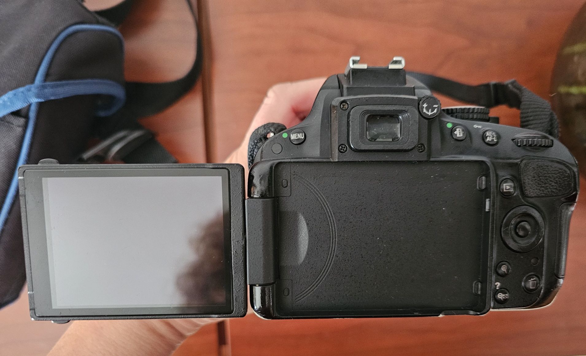 Câmara Digital Nikon D5100. Oferta cartão 4 GB