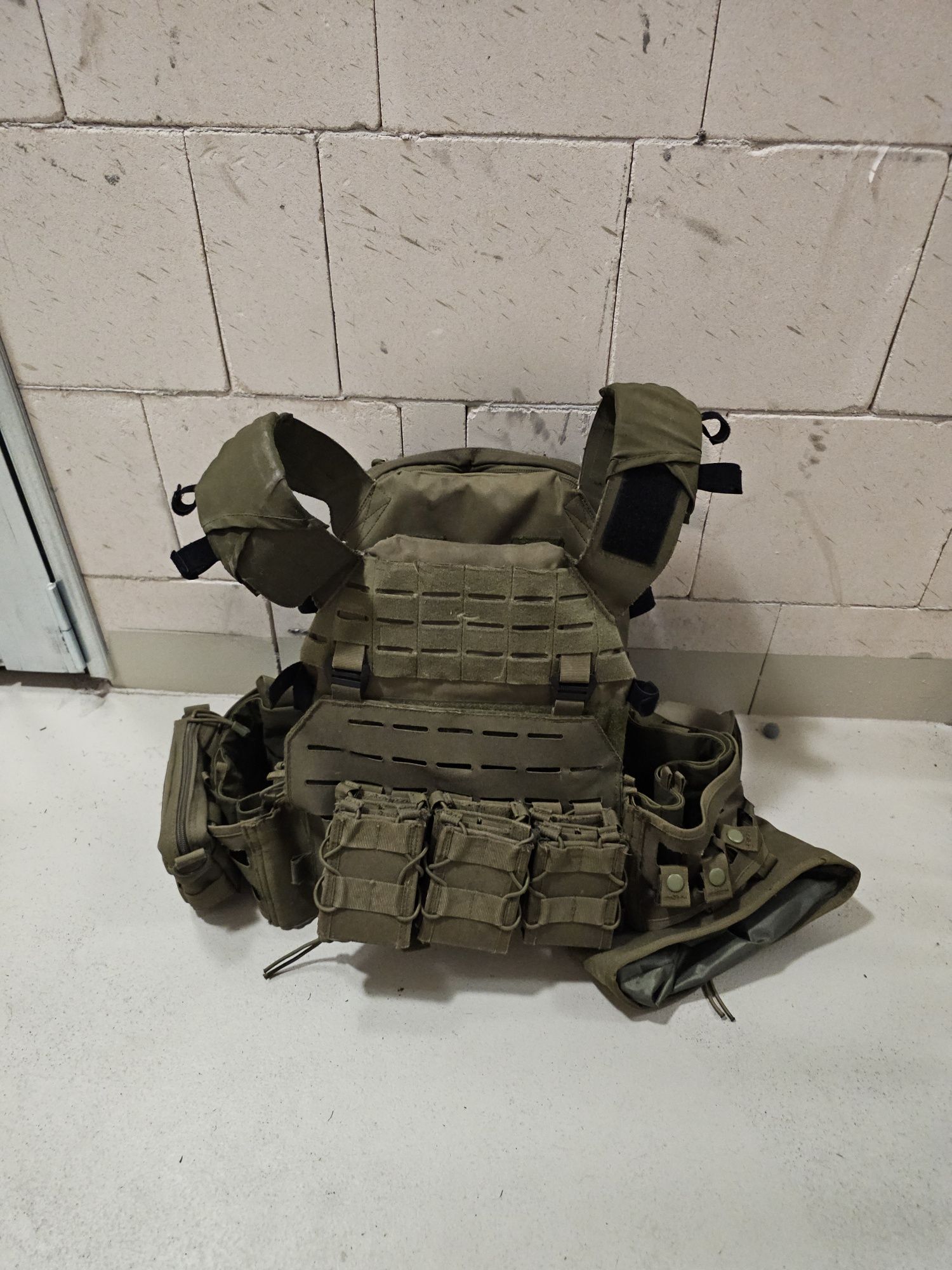 Kamizelka Taktyczna, pas, ładownice. Plate carrier.