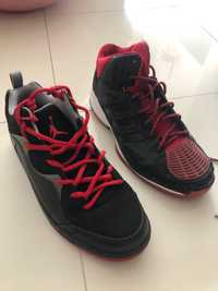 Ténis Air Jordan Retro e Adidas Basketball 46