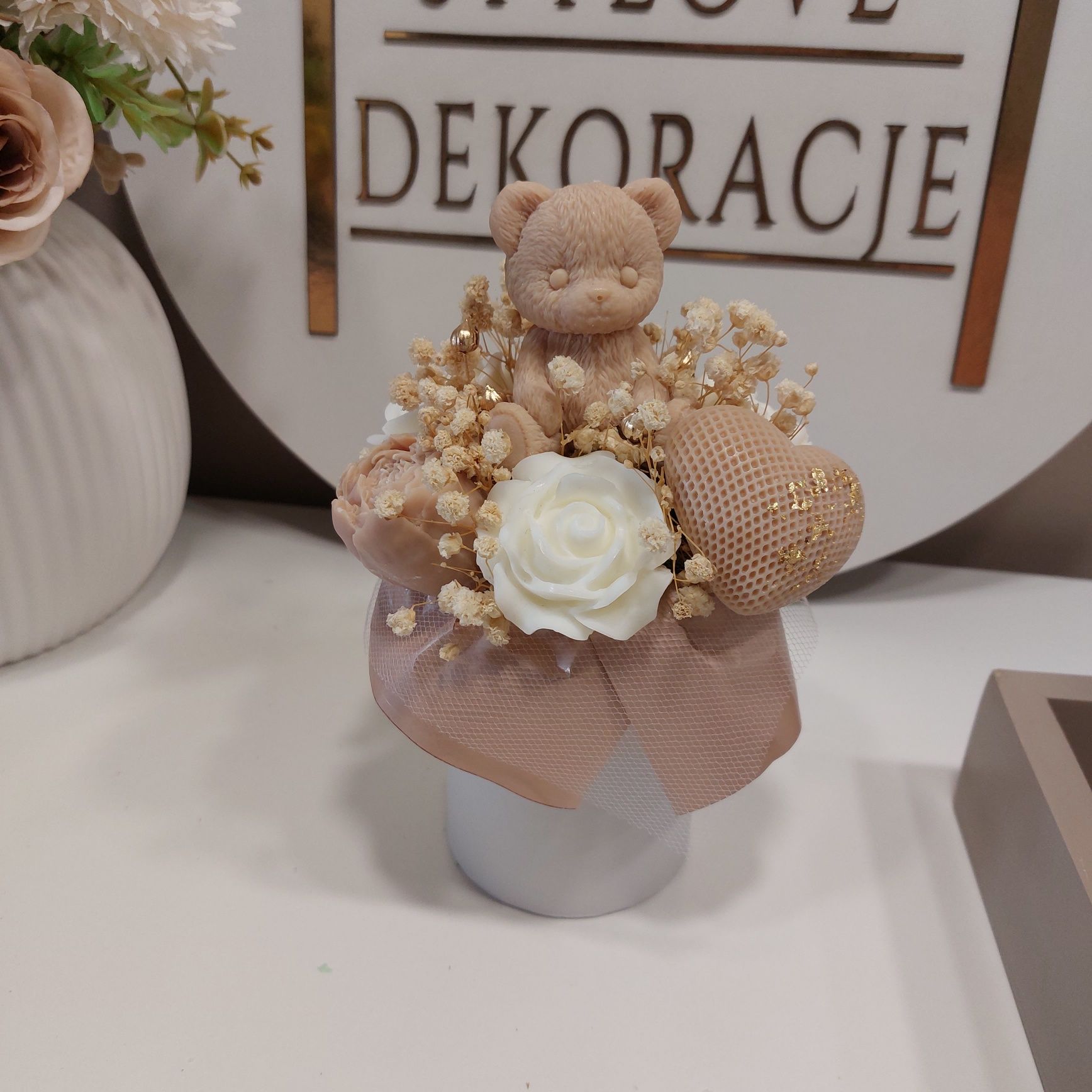 Bukiet z wosku flowerbox z misiem prezent roczek