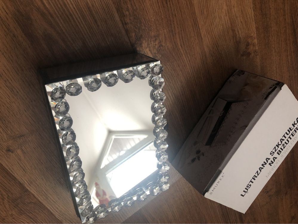 Stylowa lustrzana szkatułka z kryształkami na biżuterię styl glamour