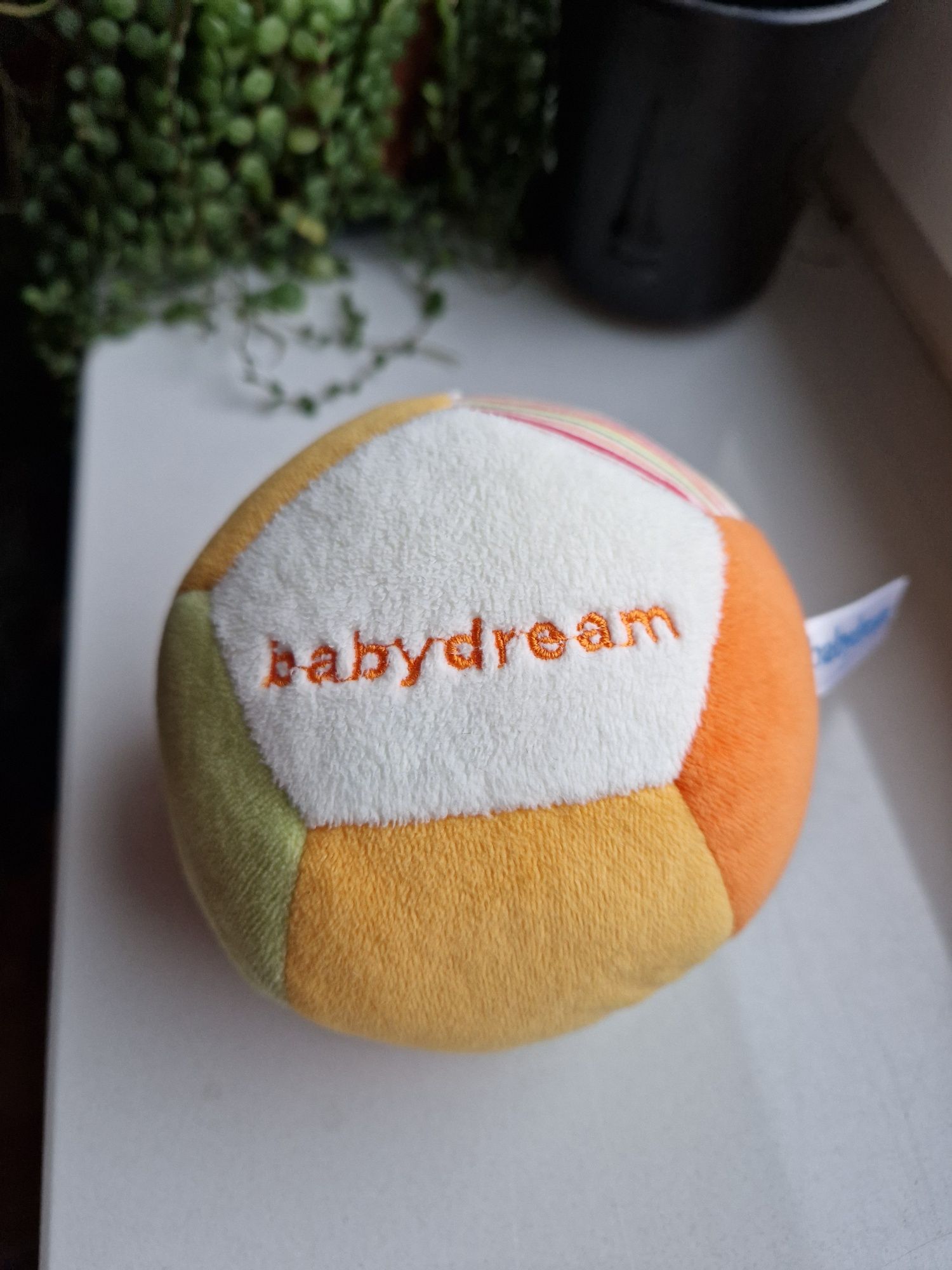 Miękka piłka Babydream dla dziecka grzechotka