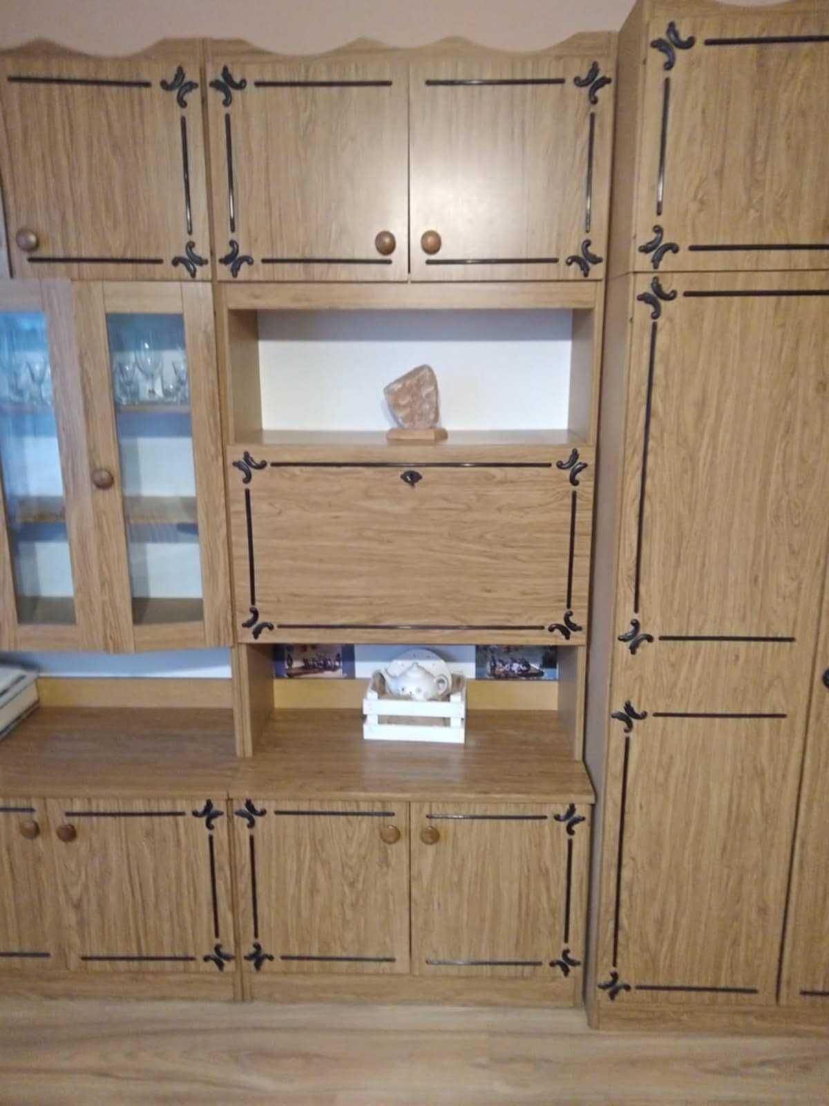 Zestaw mebli w dobrym stanie. Pojedynczo lub komplet