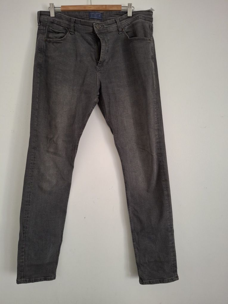 Calça  preta n44