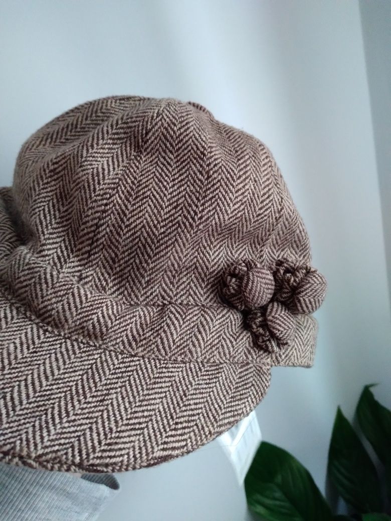 Materiałowa czapka z daszkiem