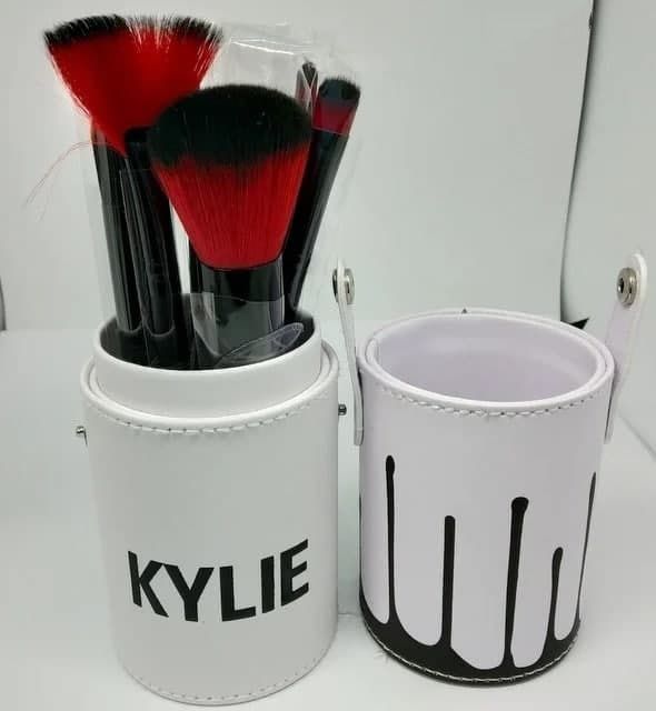 Набір пензлів для макіяжу в тубі Kylie