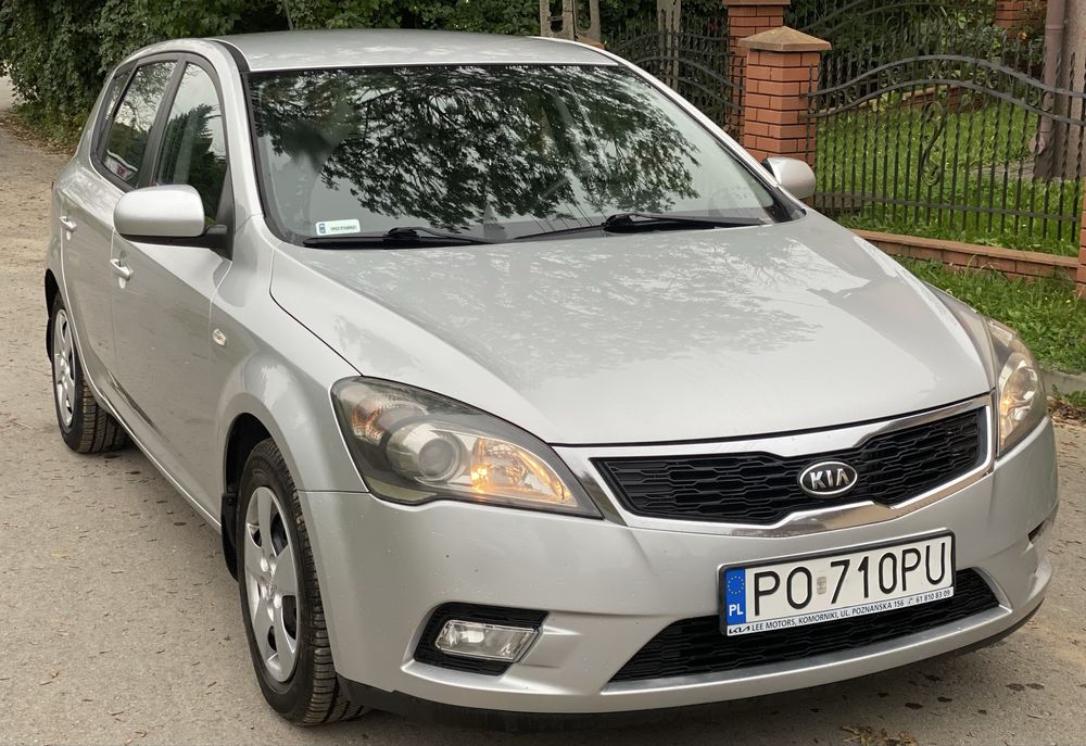 KIA CEED 1.6 diesel 2010 rok klima czujniki nowe opony stan idealny