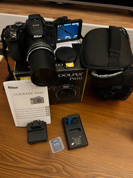 Nikon Coolpix P610 + dwie baterie ze stacją ładującą + torba + karta