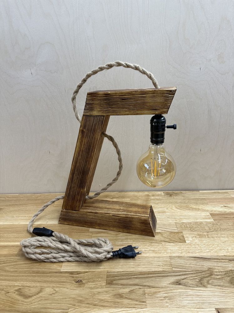 Drewniana lampka opalana z sznurem jutowym